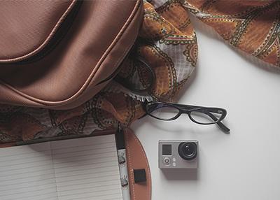 How to distinguish nylon from polyester when buying a bag